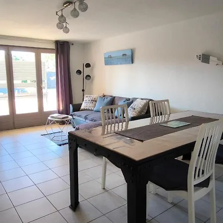 Cosy, Piscine, Terrain De Petanque, Velos, Entre Centre Et Holiday home